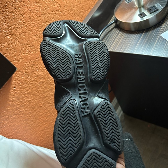 Balenciaga all over logo, size 43Uk; 10 USA - Picture 3 of 3